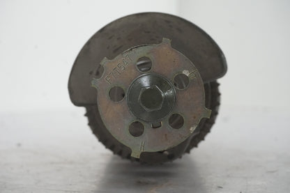 Baksidan på Vevaxel från en Yamaha YZF R6 -2000 motorcykel.