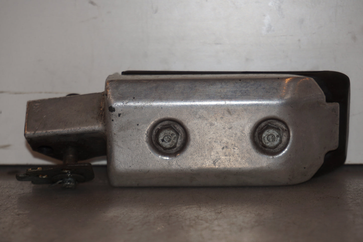 Höger sida på Fotpinne från en Honda XL 1000 V -1999 motorcykel.