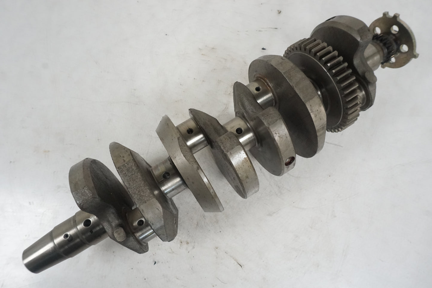 Extrabild6 på Vevaxel från en Yamaha YZF R6 -2000 motorcykel.