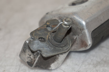 Snett nerifrån på Fotpinne från en Honda XL 1000 V -1999 motorcykel.