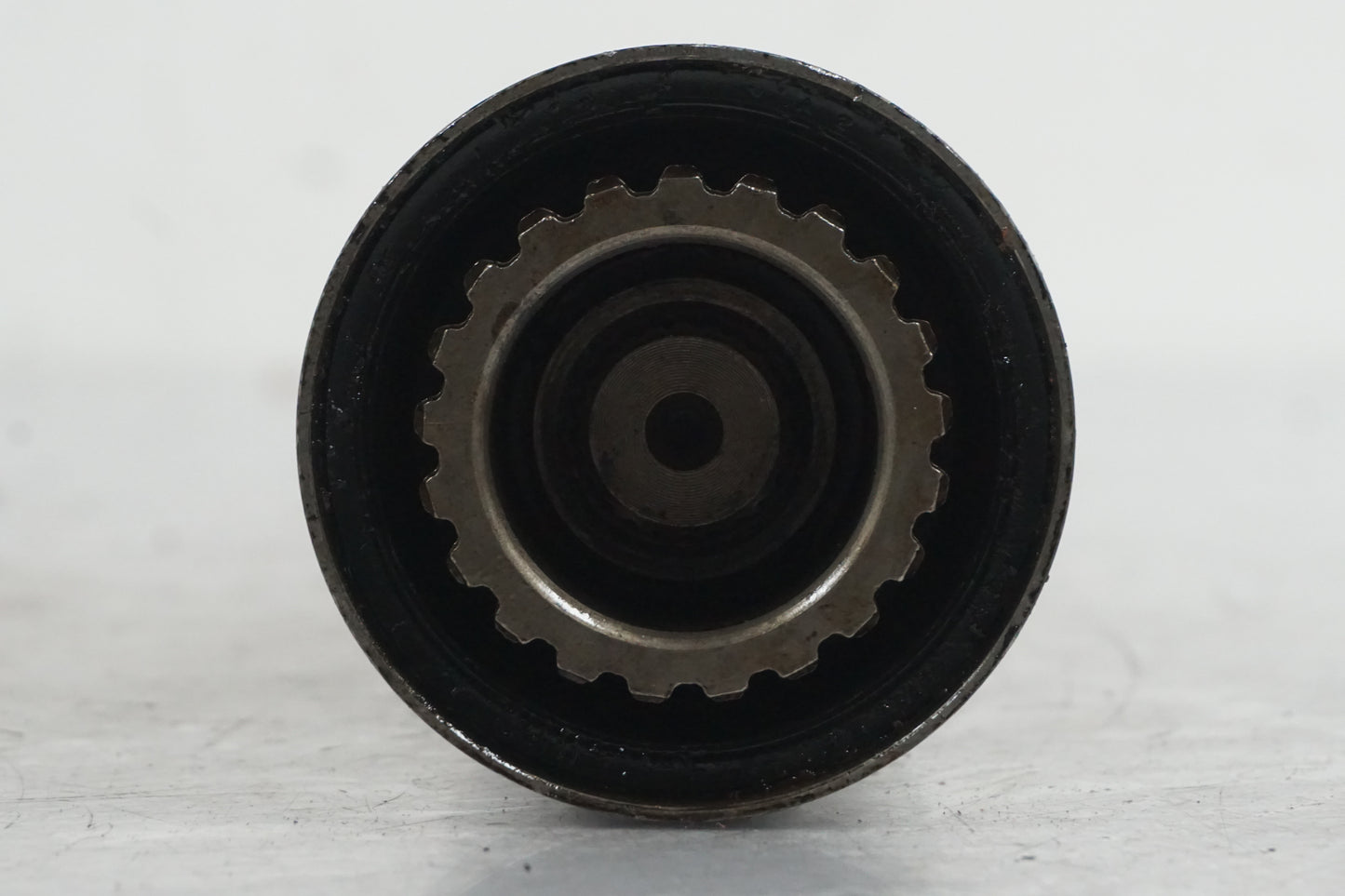 Vänster sida på Kardanaxel från en Honda VF 750 C -1983 motorcykel.