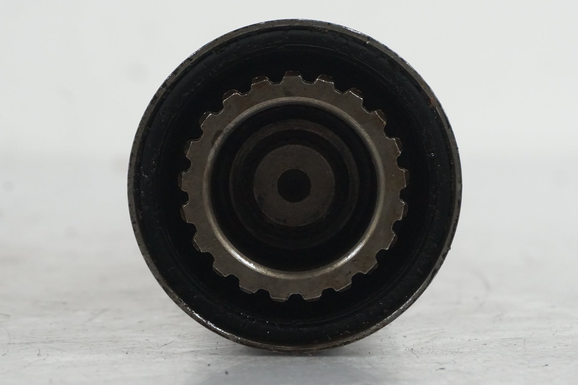 Vänster sida på Kardanaxel från en Honda VF 750 C -1983 motorcykel.