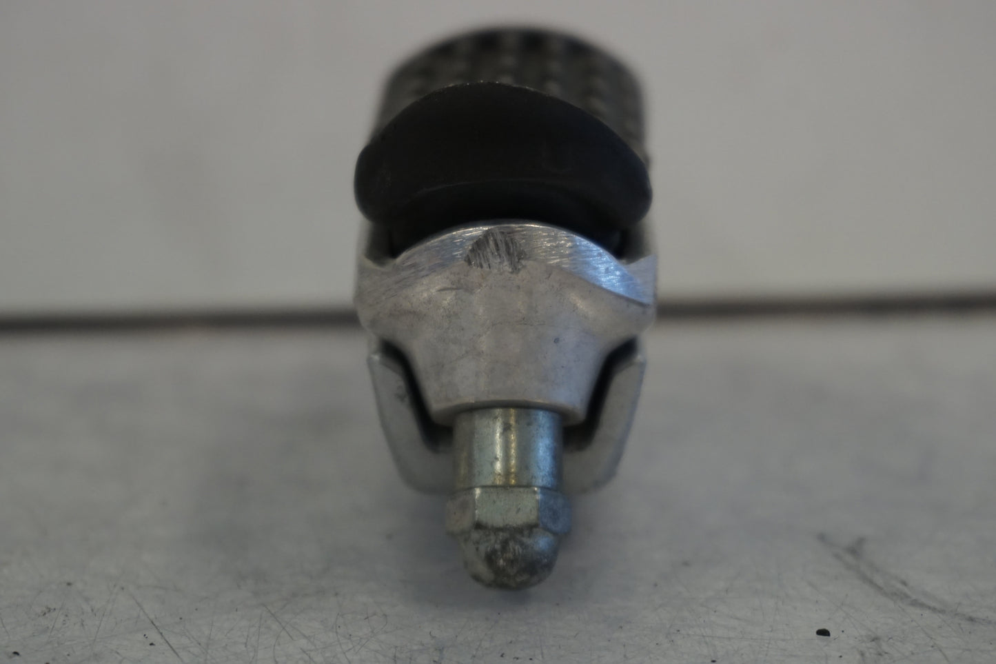 Snett uppifrån på Fotpinne från en Honda CBF 1000 -2007 motorcykel.