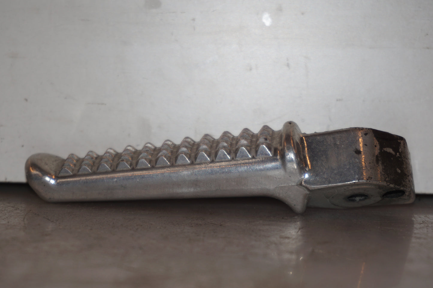 Baksidan på Fotpinne från en Honda CBR 1100 XX -2000 motorcykel.