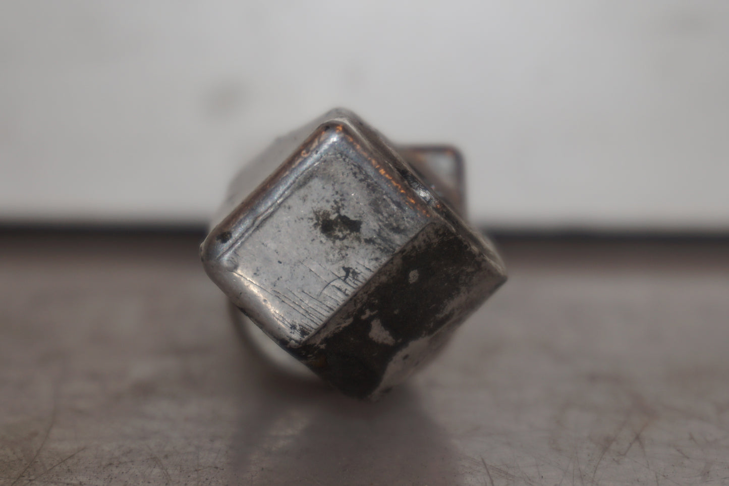 Snett nerifrån på Fotpinne från en Honda CBR 1100 XX -2000 motorcykel.