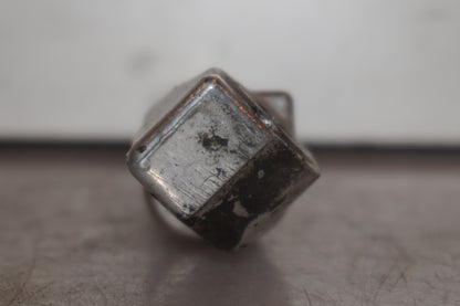 Snett nerifrån på Fotpinne från en Honda CBR 1100 XX -2000 motorcykel.