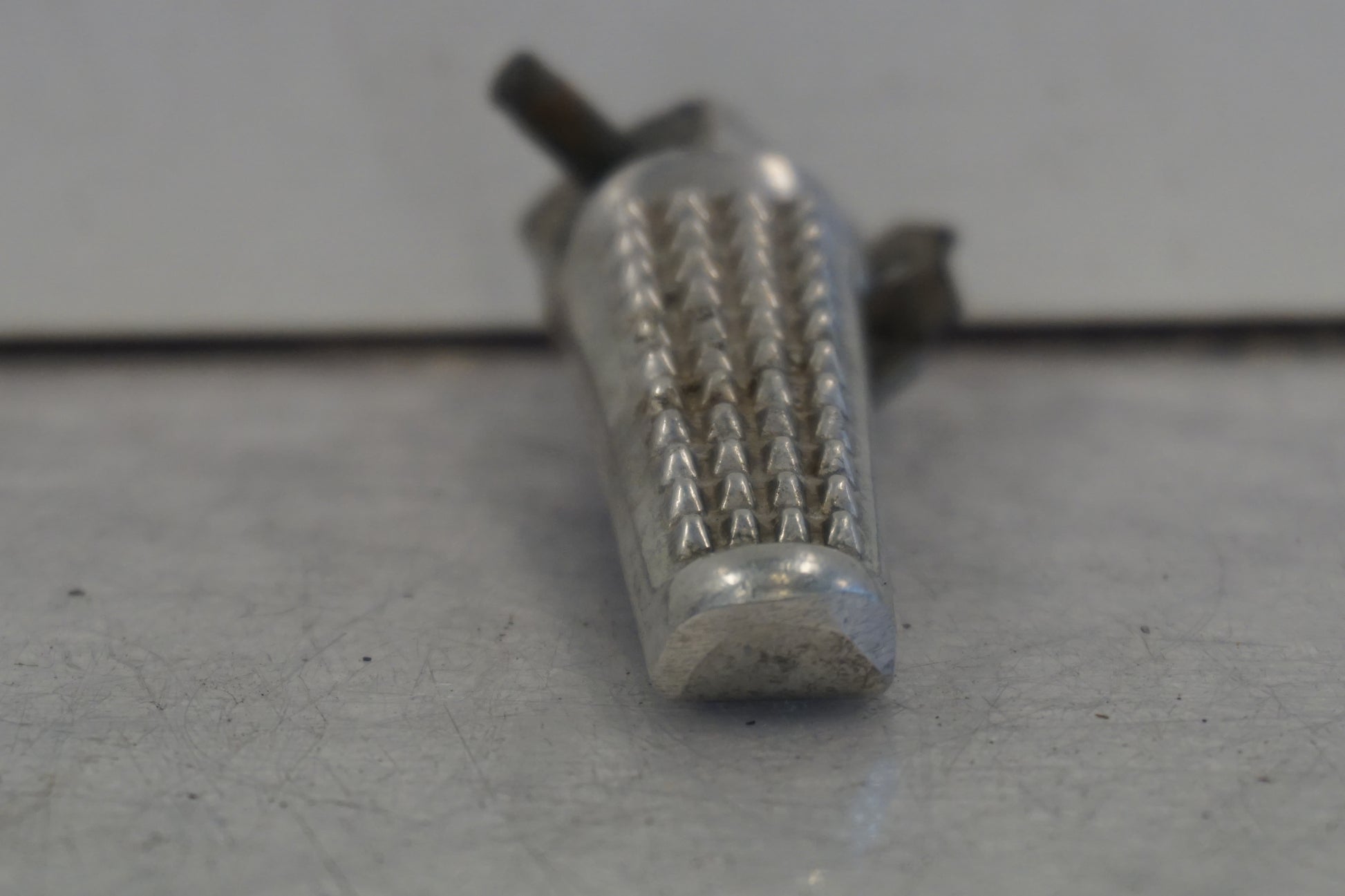 Vänster sida på Fotpinne från en Honda CBR 600 -1993 motorcykel.