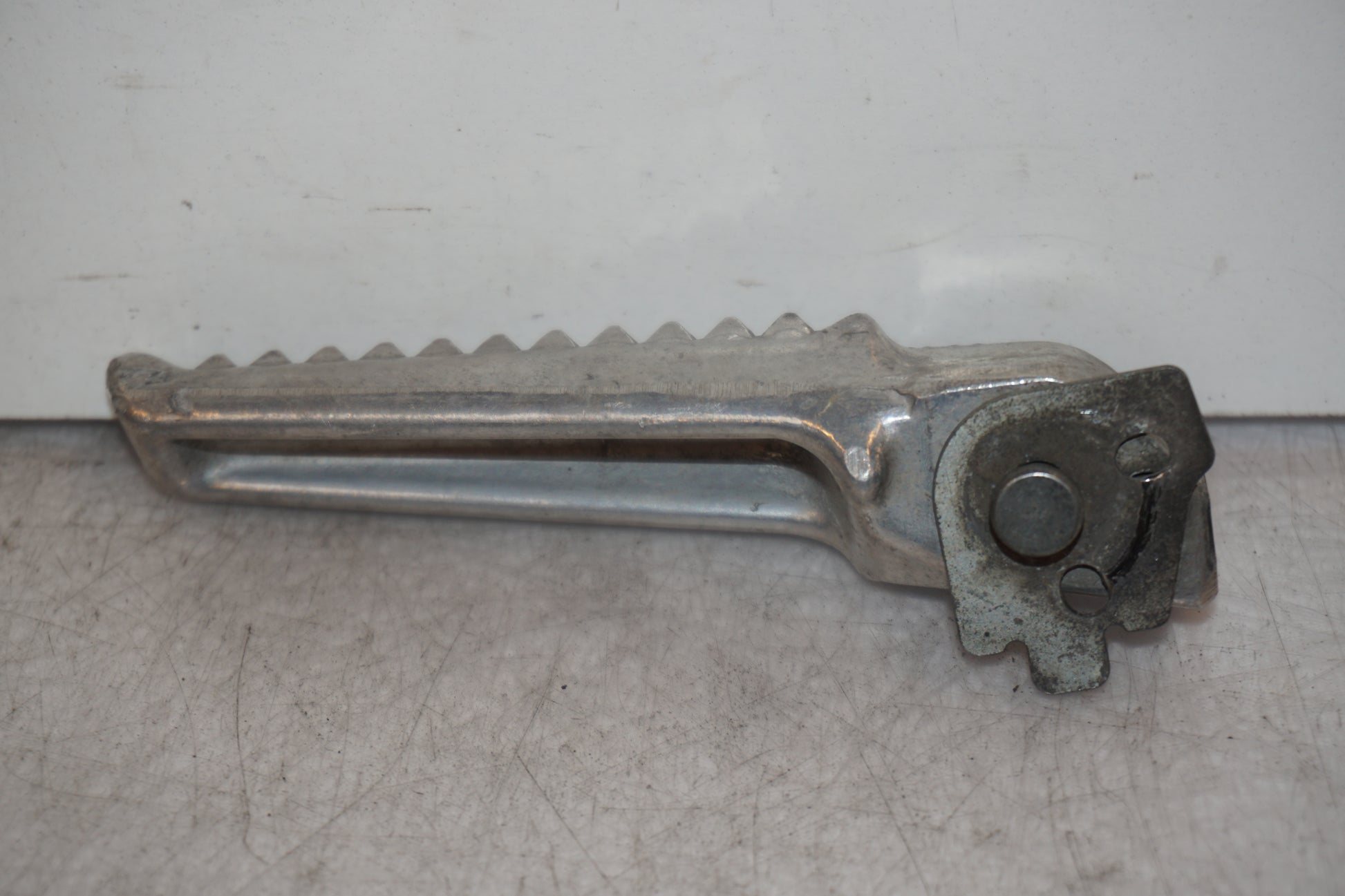 Baksidan på Fotpinne från en Honda VTR 1000 F -1997 motorcykel.