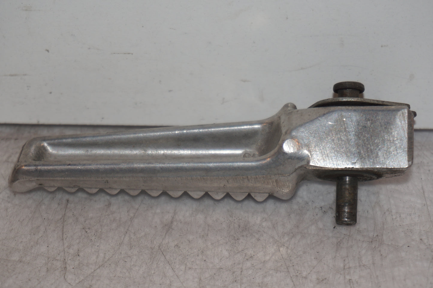 Höger sida på Fotpinne från en Honda VTR 1000 F -1997 motorcykel.