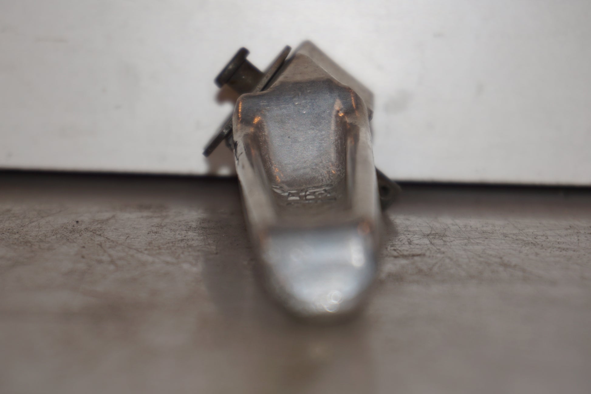 Vänster sida på Fotpinne från en Honda VTR 1000 F -1997 motorcykel.