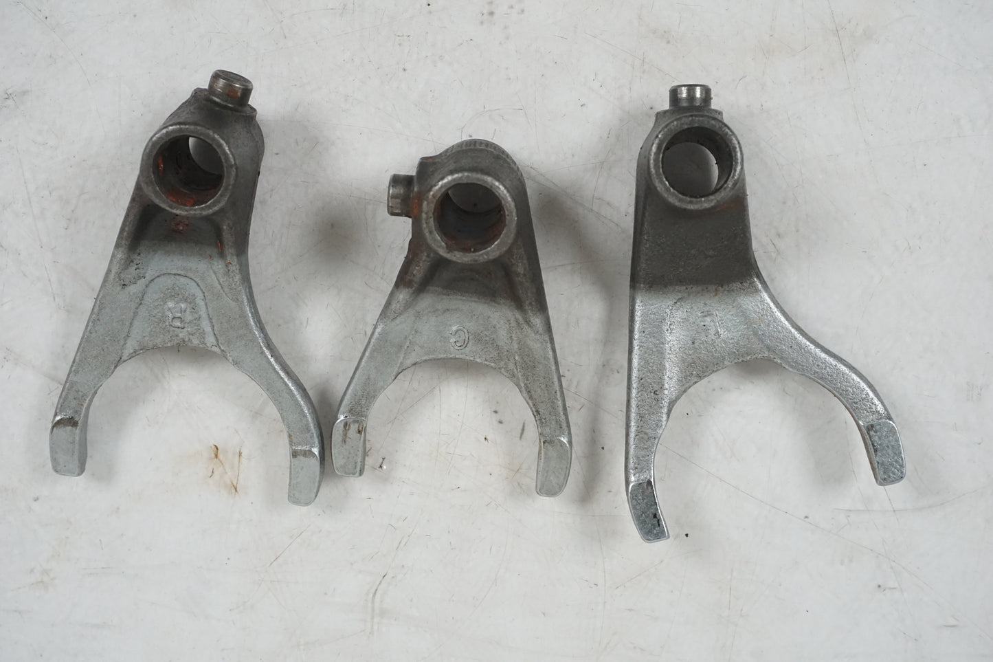 Framsidan på Växelgaffel från en Yamaha YZF R6 -2000 motorcykel.