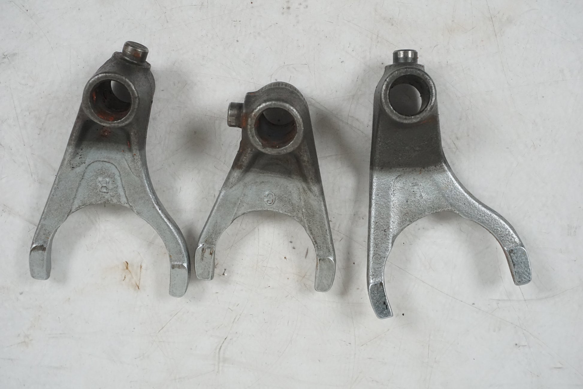 Framsidan på Växelgaffel från en Yamaha YZF R6 -2000 motorcykel.