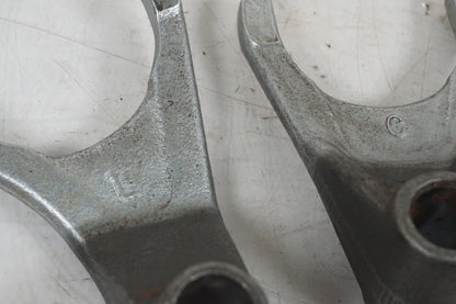 Baksidan på Växelgaffel från en Yamaha YZF R6 -2000 motorcykel.