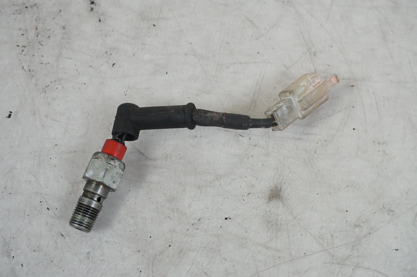 Contact de feu de frein