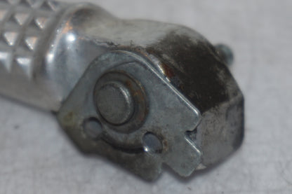 Snett nerifrån på Fotpinne från en Honda CBR 600 -1997 motorcykel.