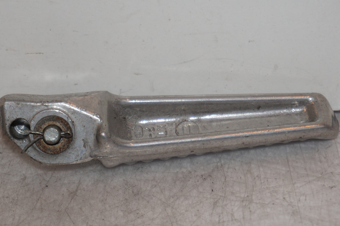 Höger sida på Fotpinne från en Honda VFR 800 -1998 motorcykel.