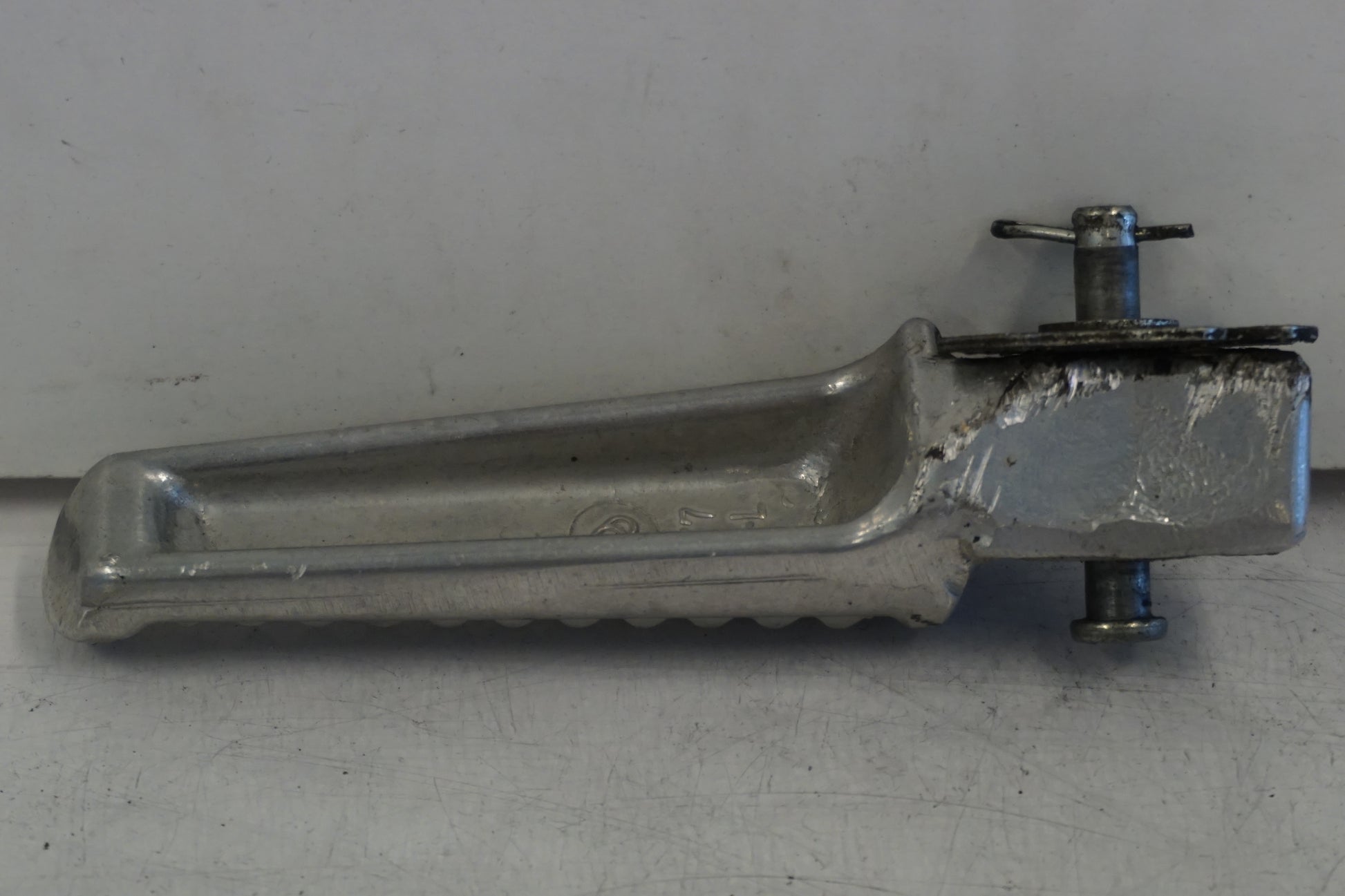 Höger sida på Fotpinne från en Honda CBR 600 -2002 motorcykel.