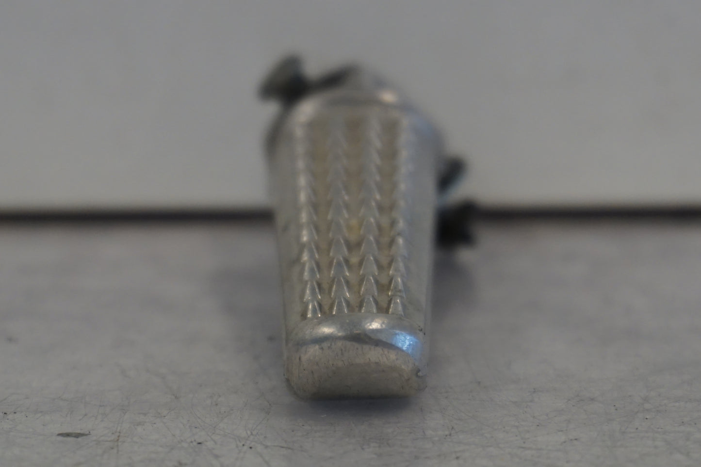 Vänster sida på Fotpinne från en Honda CBR 600 -2002 motorcykel.