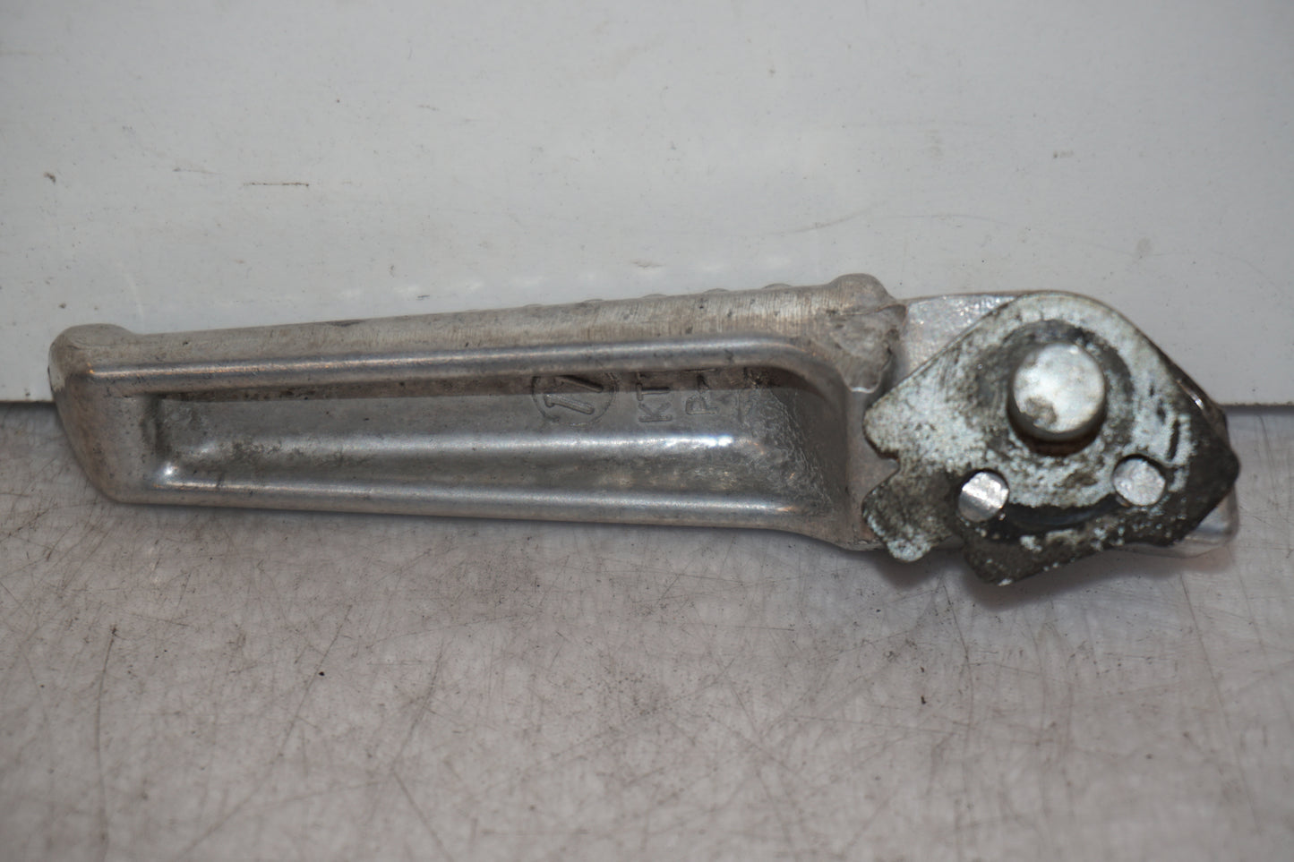 Baksidan på Fotpinne från en Honda CBR 1100 XX -2001 motorcykel.