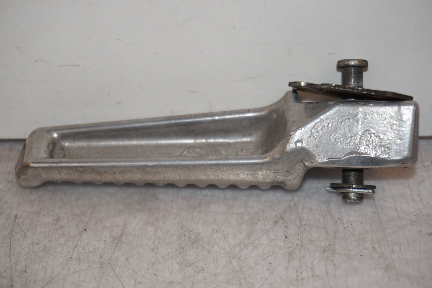 Höger sida på Fotpinne från en Honda CBR 1100 XX -2001 motorcykel.