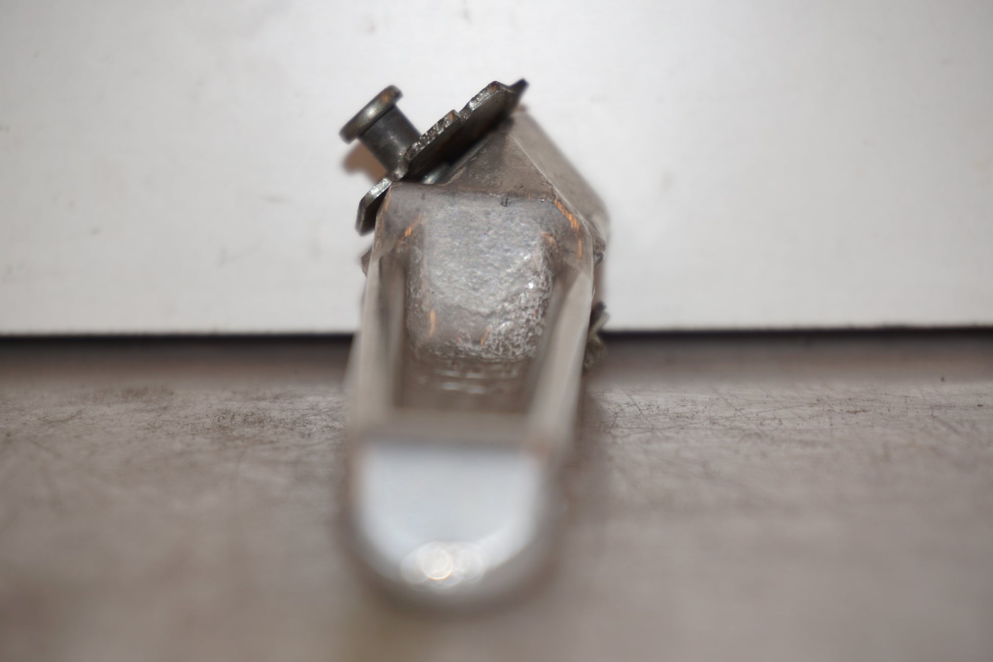 Vänster sida på Fotpinne från en Honda CBR 1100 XX -2001 motorcykel.