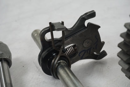 Vänster sida på Växellåda från en KTM RC 390 -2019 motorcykel.