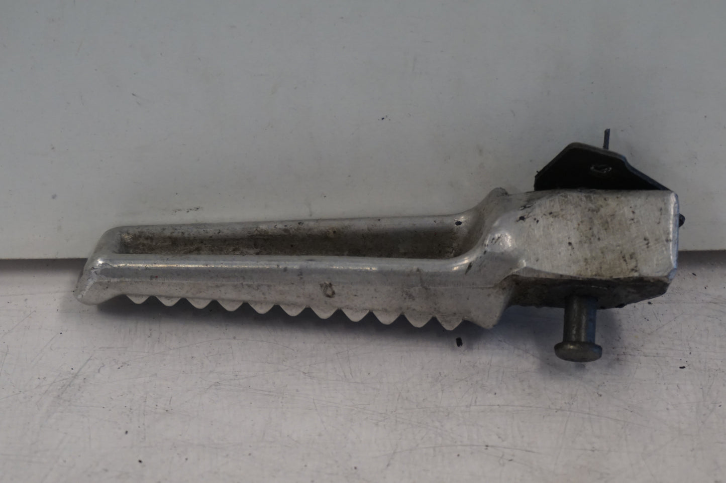 Höger sida på Fotpinne från en Honda CBR 600 -1998 motorcykel.