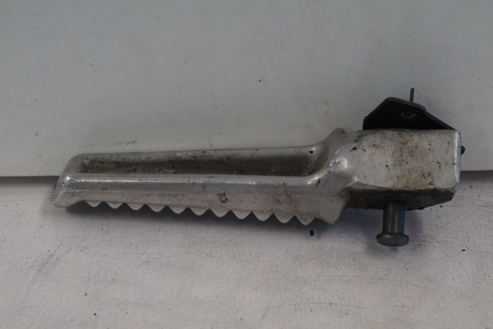 Höger sida på Fotpinne från en Honda CBR 600 -1998 motorcykel.