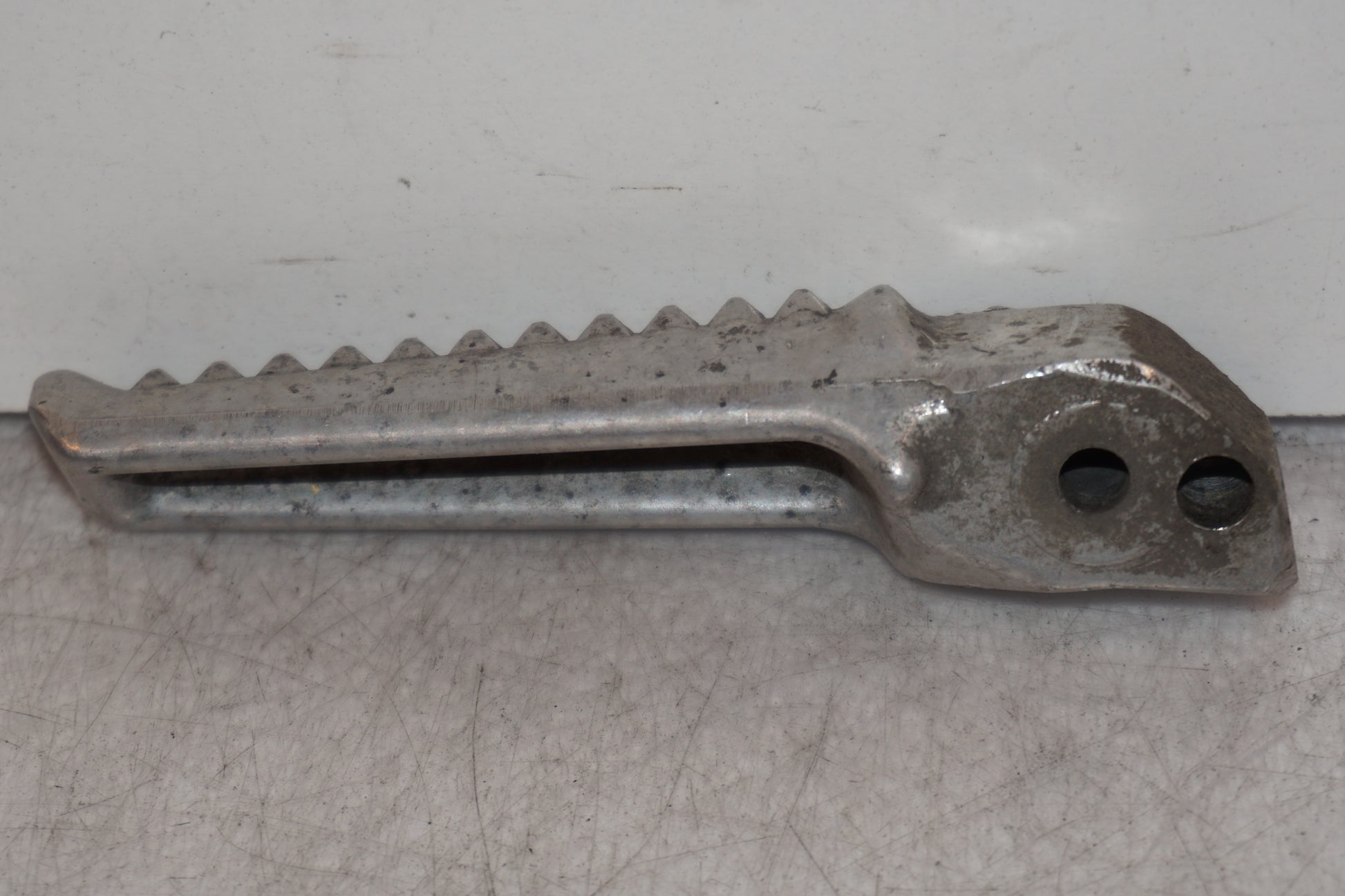 Baksidan på Fotpinne från en Honda CBR 1100 XX -1998 motorcykel.