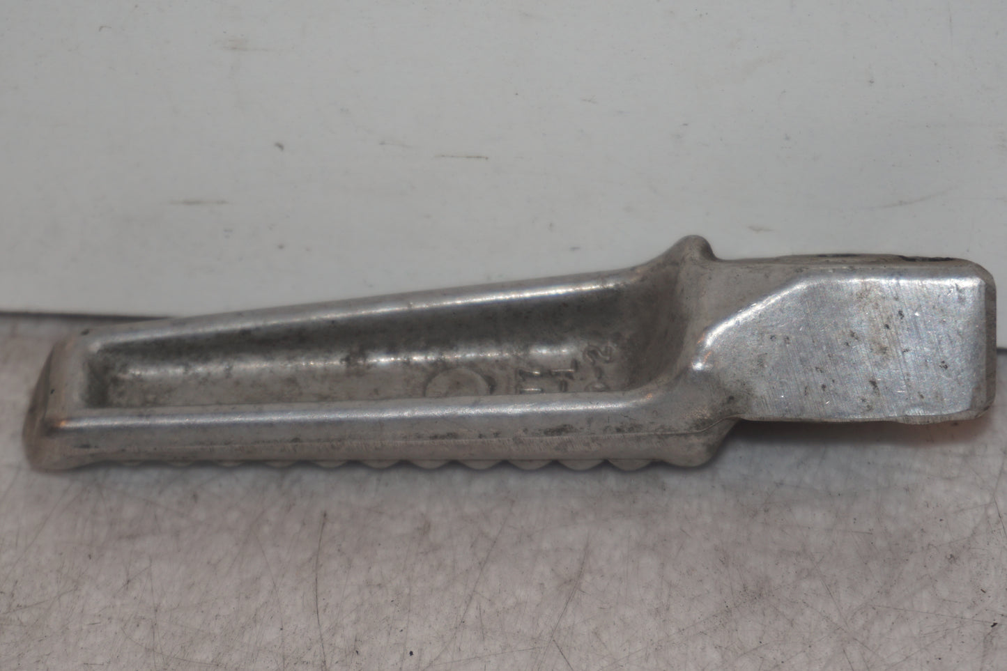 Höger sida på Fotpinne från en Honda CBR 1100 XX -1998 motorcykel.