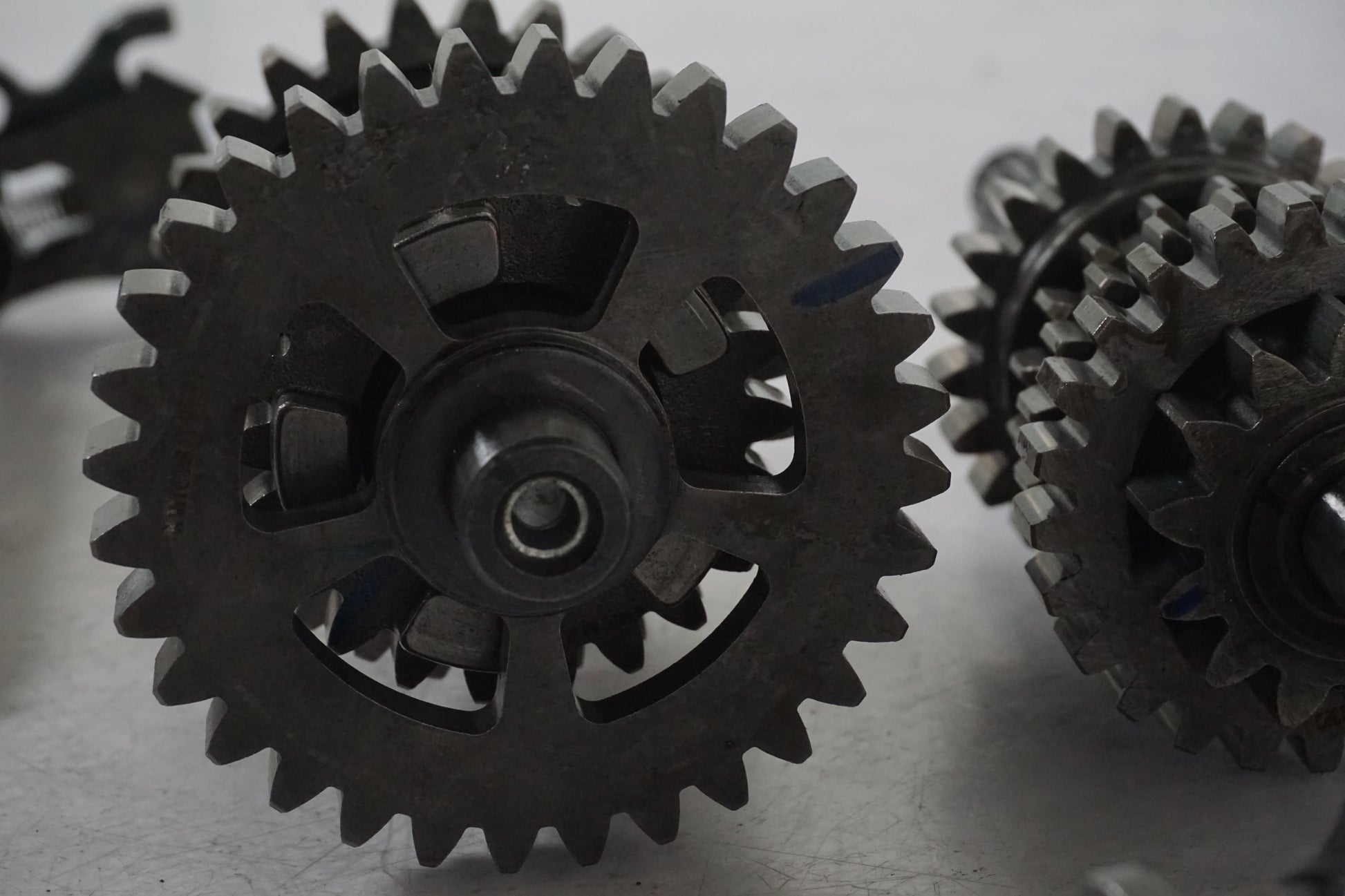 Extrabild5 på Växellåda från en KTM RC 390 -2019 motorcykel.