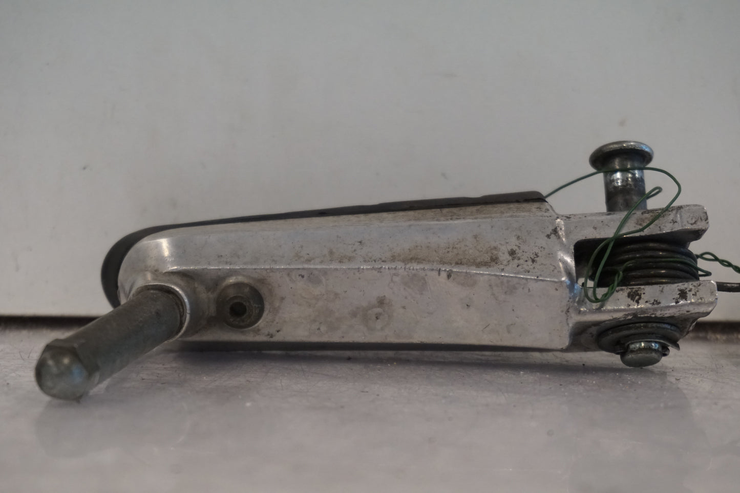 Baksidan på Fotpinne från en Honda CBR 1100 XX -2000 motorcykel.