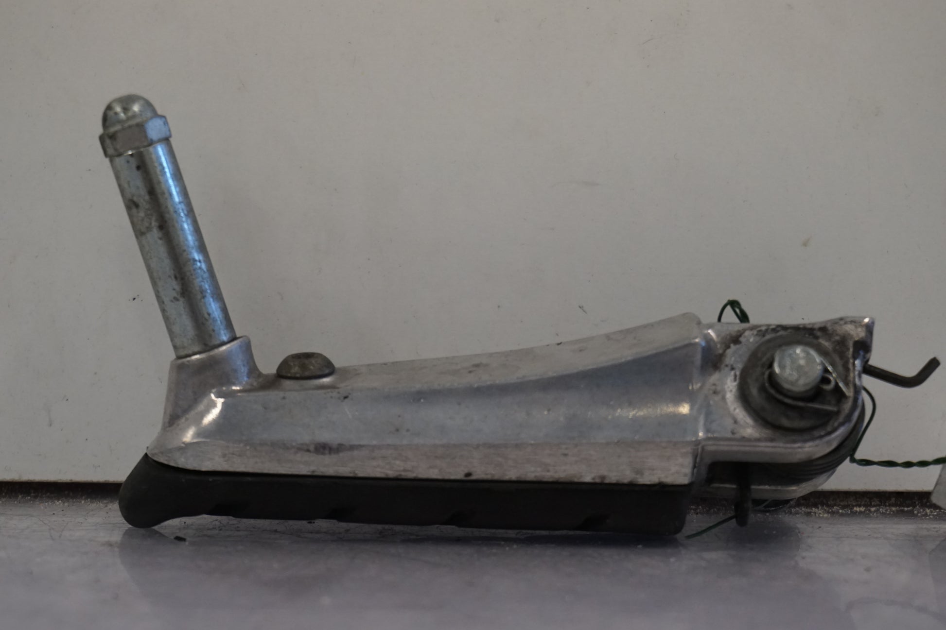 Höger sida på Fotpinne från en Honda CBR 1100 XX -2000 motorcykel.