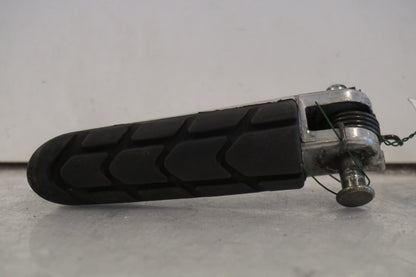 Vänster sida på Fotpinne från en Honda CBR 1100 XX -2000 motorcykel.