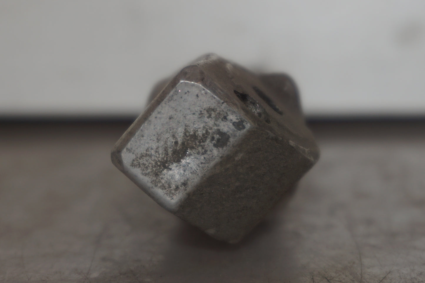 Snett nerifrån på Fotpinne från en Honda CBR 1100 XX -1998 motorcykel.