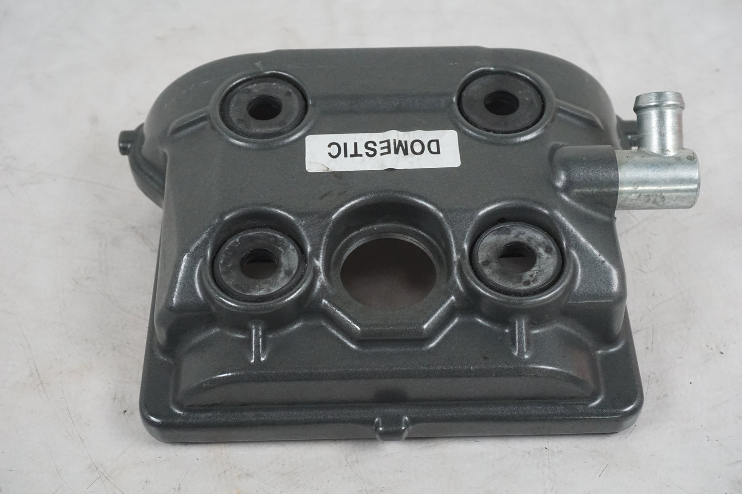 Vänster sida på Ventilkåpa från en KTM RC 390 -2019 motorcykel.