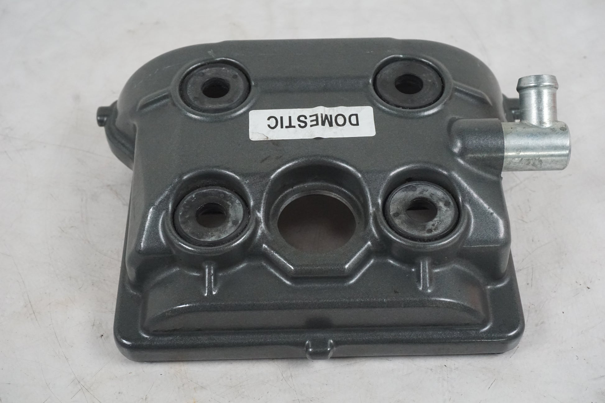 Vänster sida på Ventilkåpa från en KTM RC 390 -2019 motorcykel.