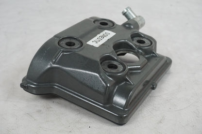 Snett uppifrån på Ventilkåpa från en KTM RC 390 -2019 motorcykel.