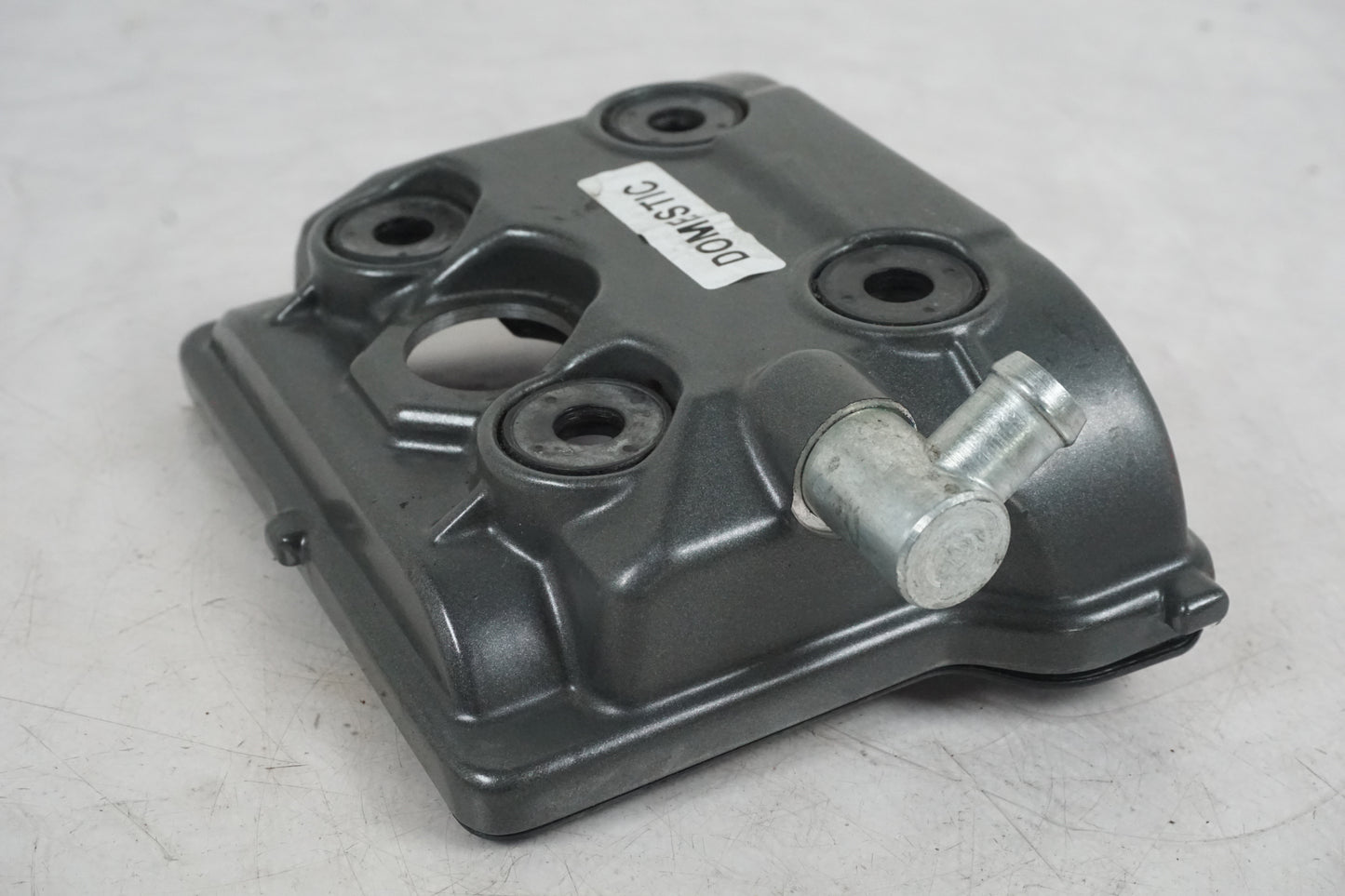 Snett nerifrån på Ventilkåpa från en KTM RC 390 -2019 motorcykel.