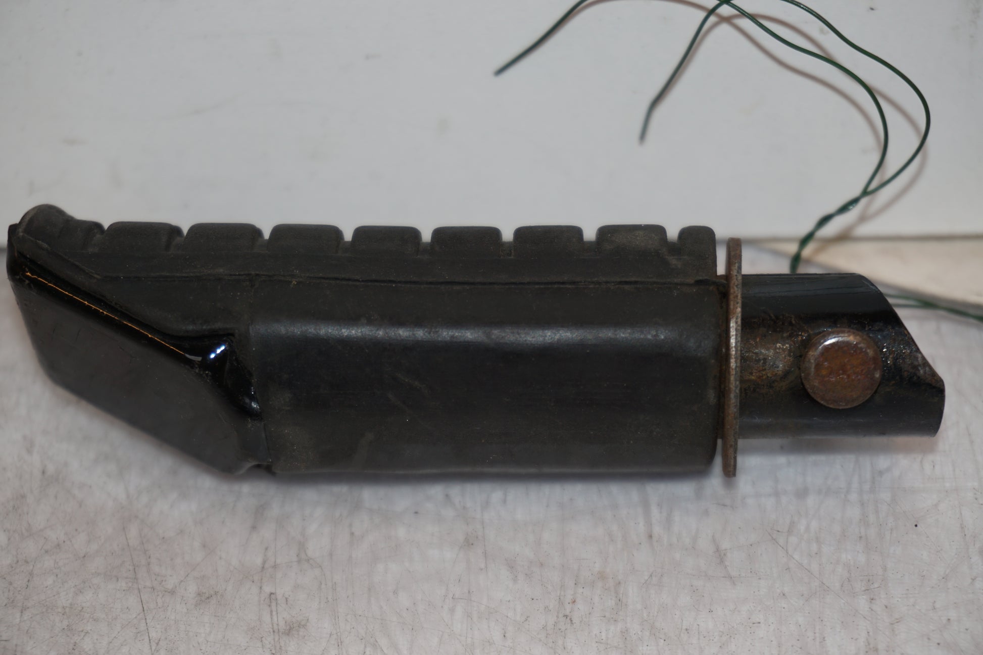 Baksidan på Fotpinne från en Honda CBR 1000 F -1987 motorcykel.