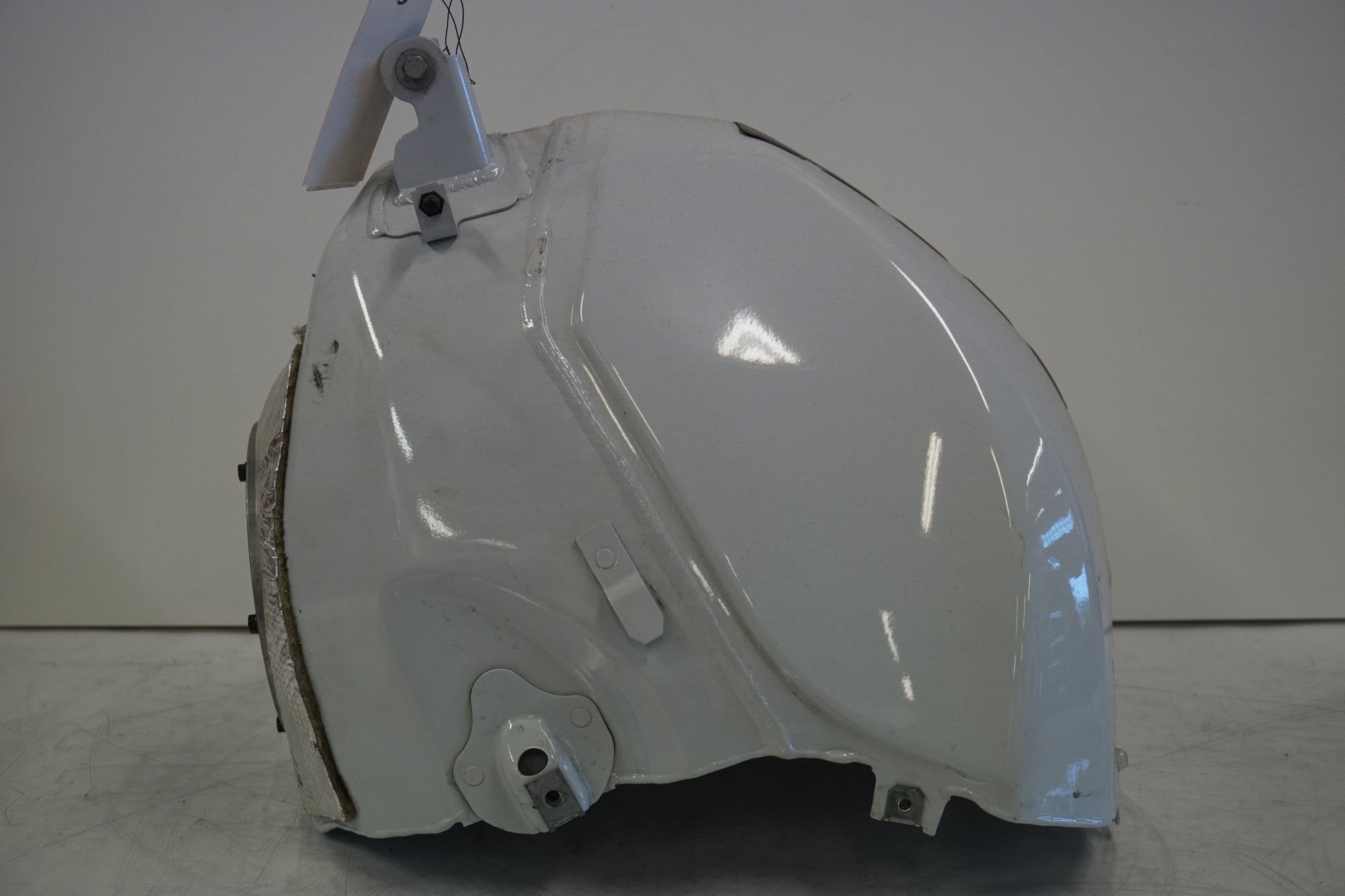 Höger sida på Bensintank från en BMW S 1000 R -2015 motorcykel.