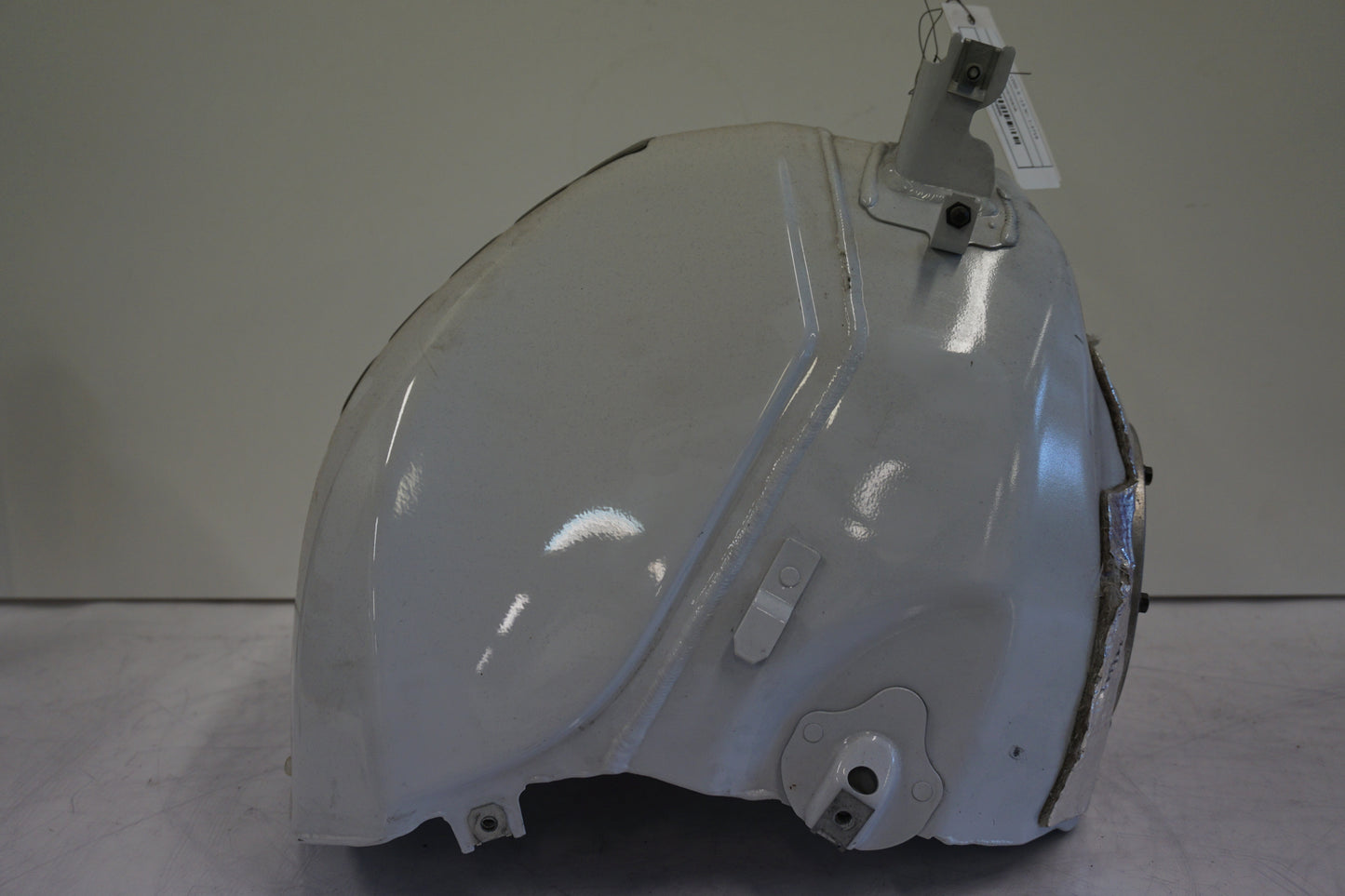 Snett uppifrån på Bensintank från en BMW S 1000 R -2015 motorcykel.