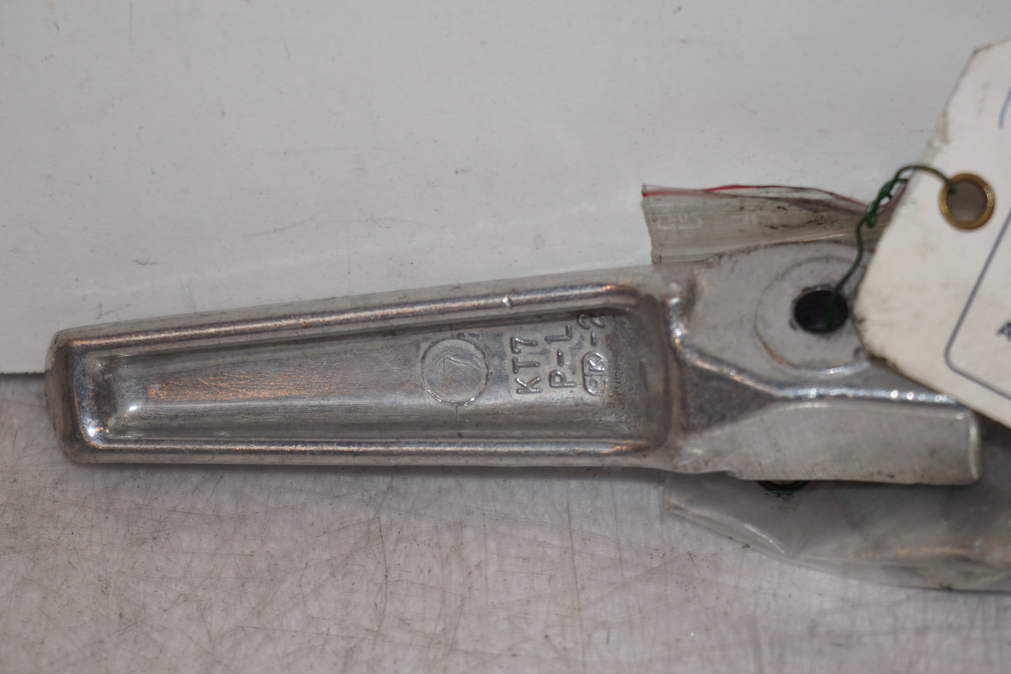 Baksidan på Fotpinne från en Honda CBR 1100 XX -1998 motorcykel.