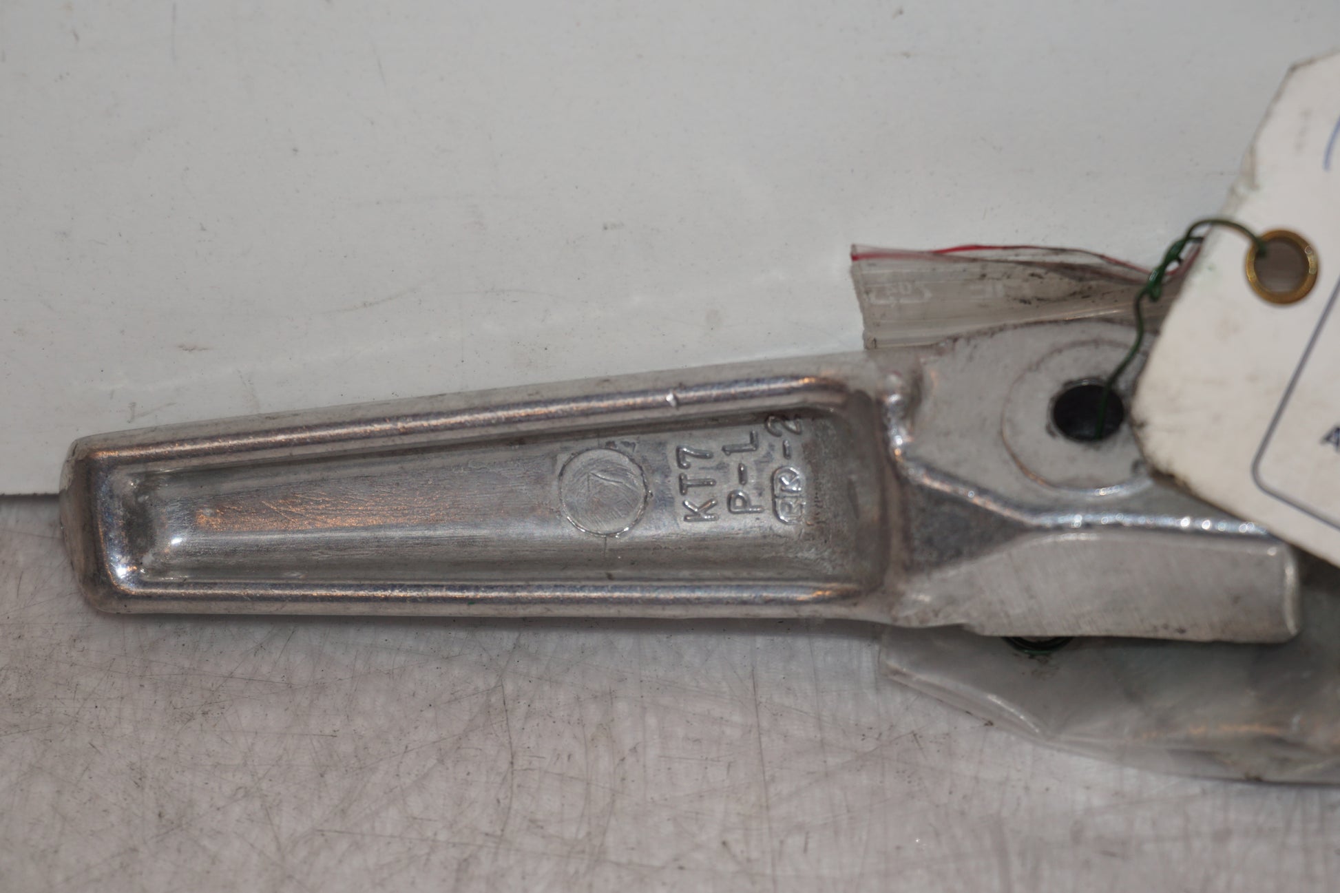 Baksidan på Fotpinne från en Honda CBR 1100 XX -1998 motorcykel.