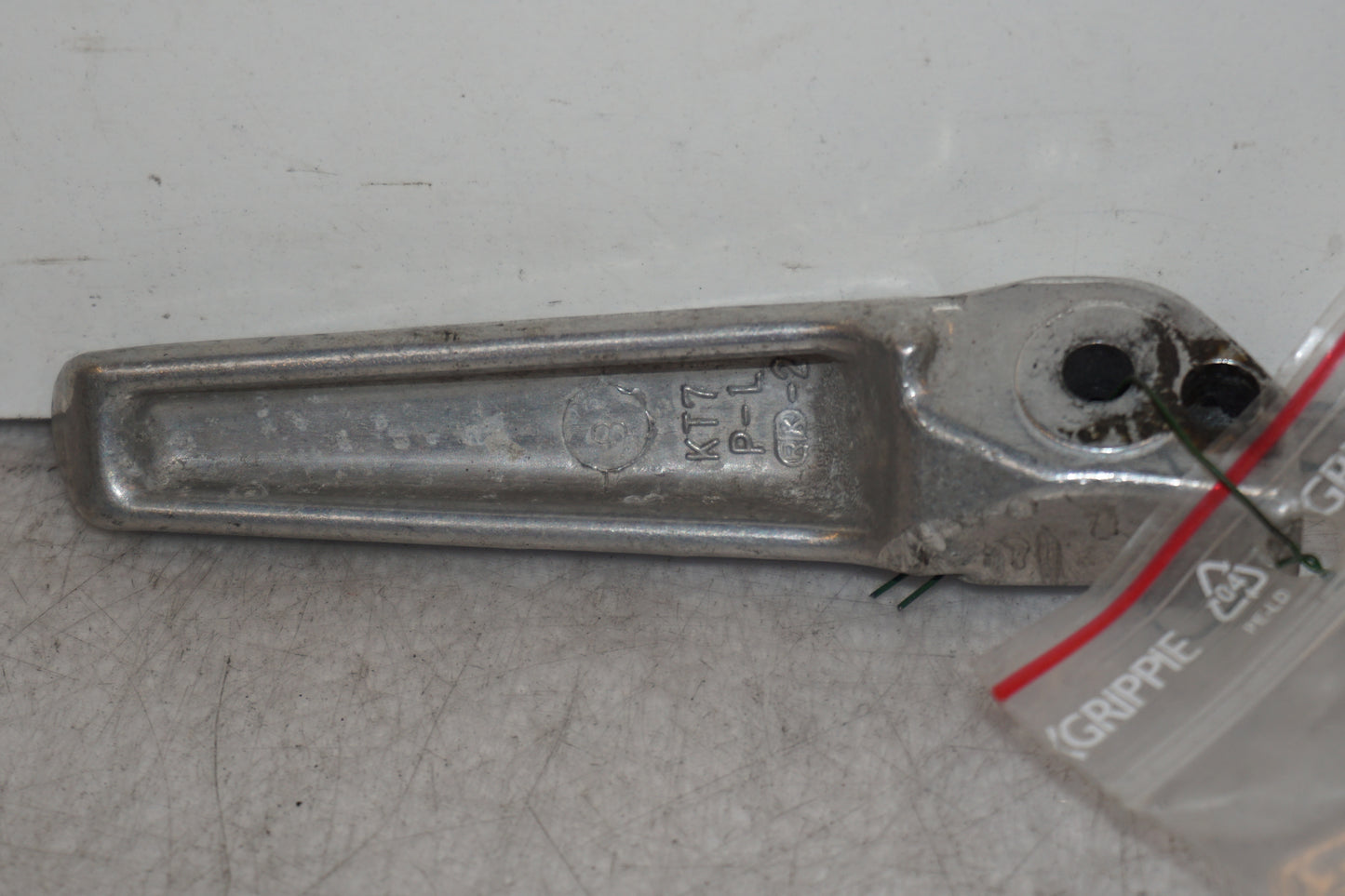 Baksidan på Fotpinne från en Honda CBR 1100 XX -1997 motorcykel.