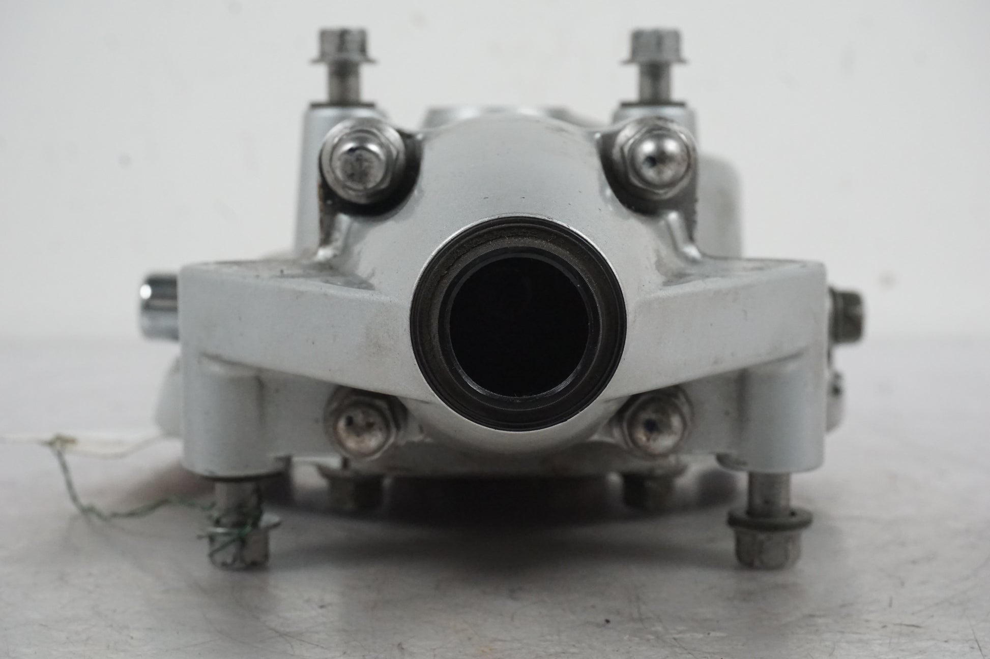 Vänster sida på Slutväxel från en Yamaha XVS 1100 -2001 motorcykel.