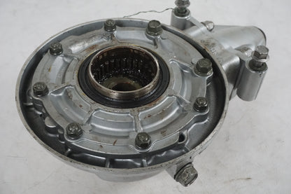 Snett nerifrån på Slutväxel från en Yamaha XVS 1100 -2001 motorcykel.