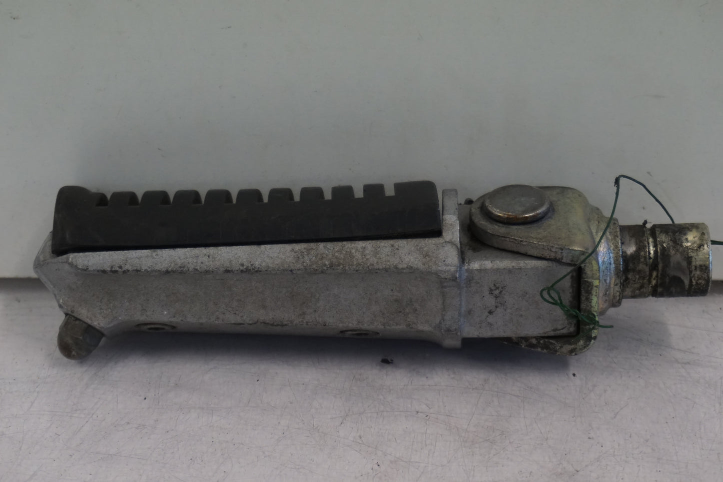 Baksidan på Fotpinne från en Kawasaki ZX-9R -1997 motorcykel.