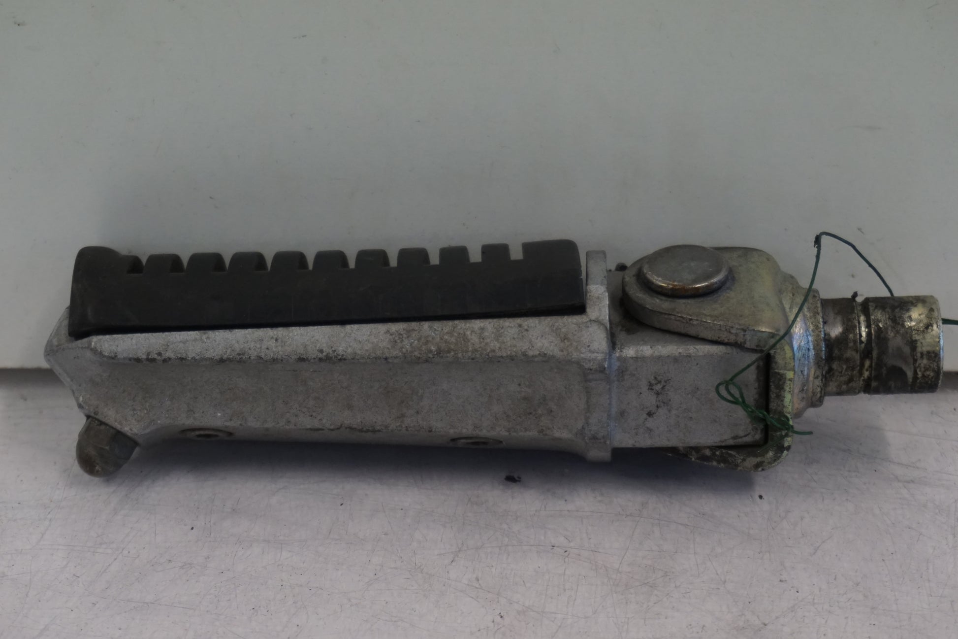 Baksidan på Fotpinne från en Kawasaki ZX-9R -1997 motorcykel.