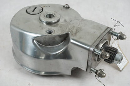 Framsidan på Slutväxel från en Suzuki VZ 1600 -2004 motorcykel.